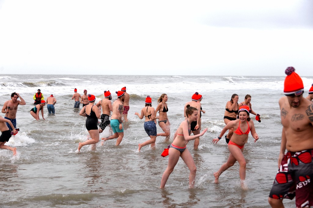 ../Images/Nieuwjaarsduik Nederzandt 2018 114.jpg